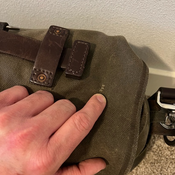 Saddleback Leather Mountainback Collection - *Original* Messenger Bag - Picture 9 of 16